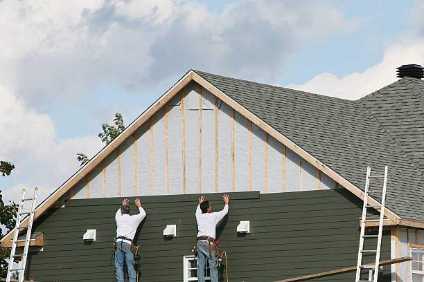 Professional Siding Contractor technician working in Martinsburg, OH